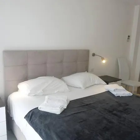 Croisette Apartment: Festival Proximity
